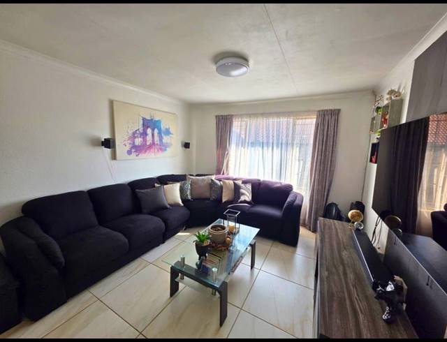 1 BEDROOM APARTMENT FOR SALE IN GLEN MARAIS